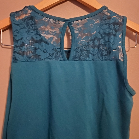 LOT OF 2 - U2B Red/Blue Shirt - Size M (read description) - Picture 10 of 12